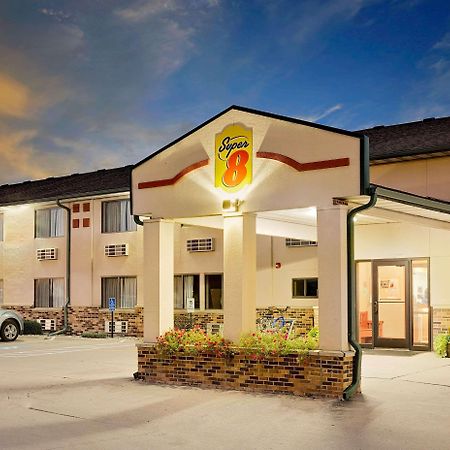 Super 8 By Wyndham St. James Exterior photo