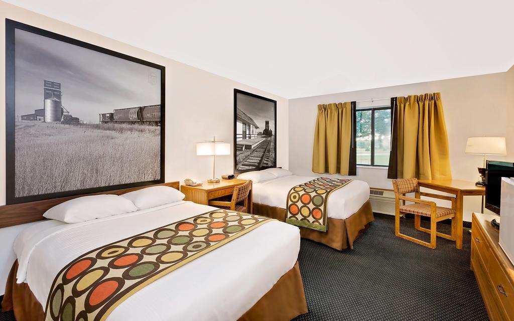 Super 8 By Wyndham St. James Exterior photo