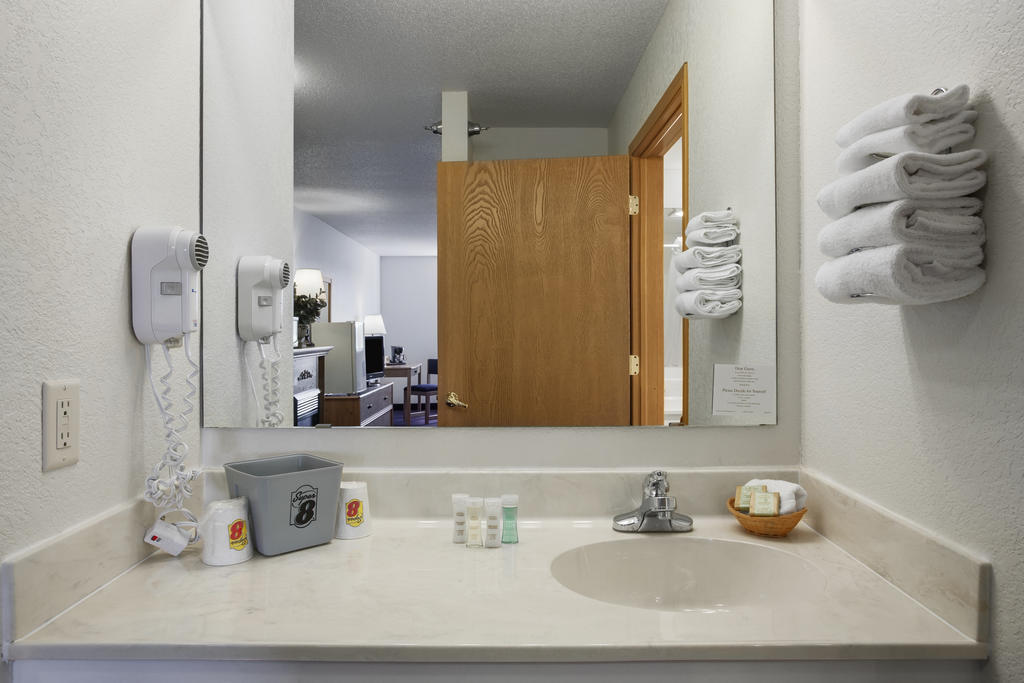 Super 8 By Wyndham St. James Room photo